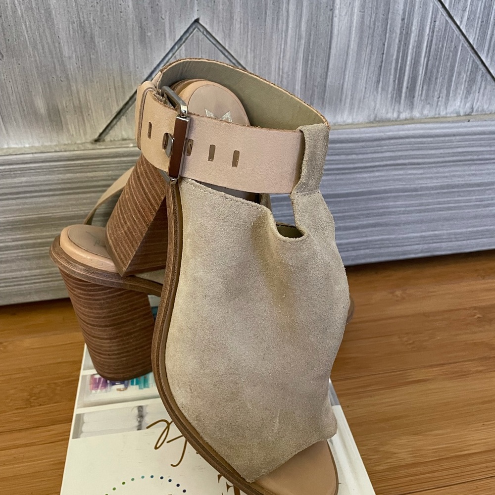 Marc Fisher Ml Vashi Ankle Strap Block Heels Taupe - image 6